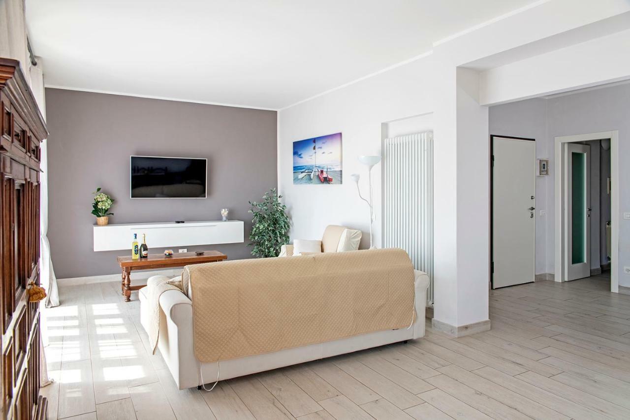 Appartamento Alex Vista Mare Lido di Camaiore Esterno foto