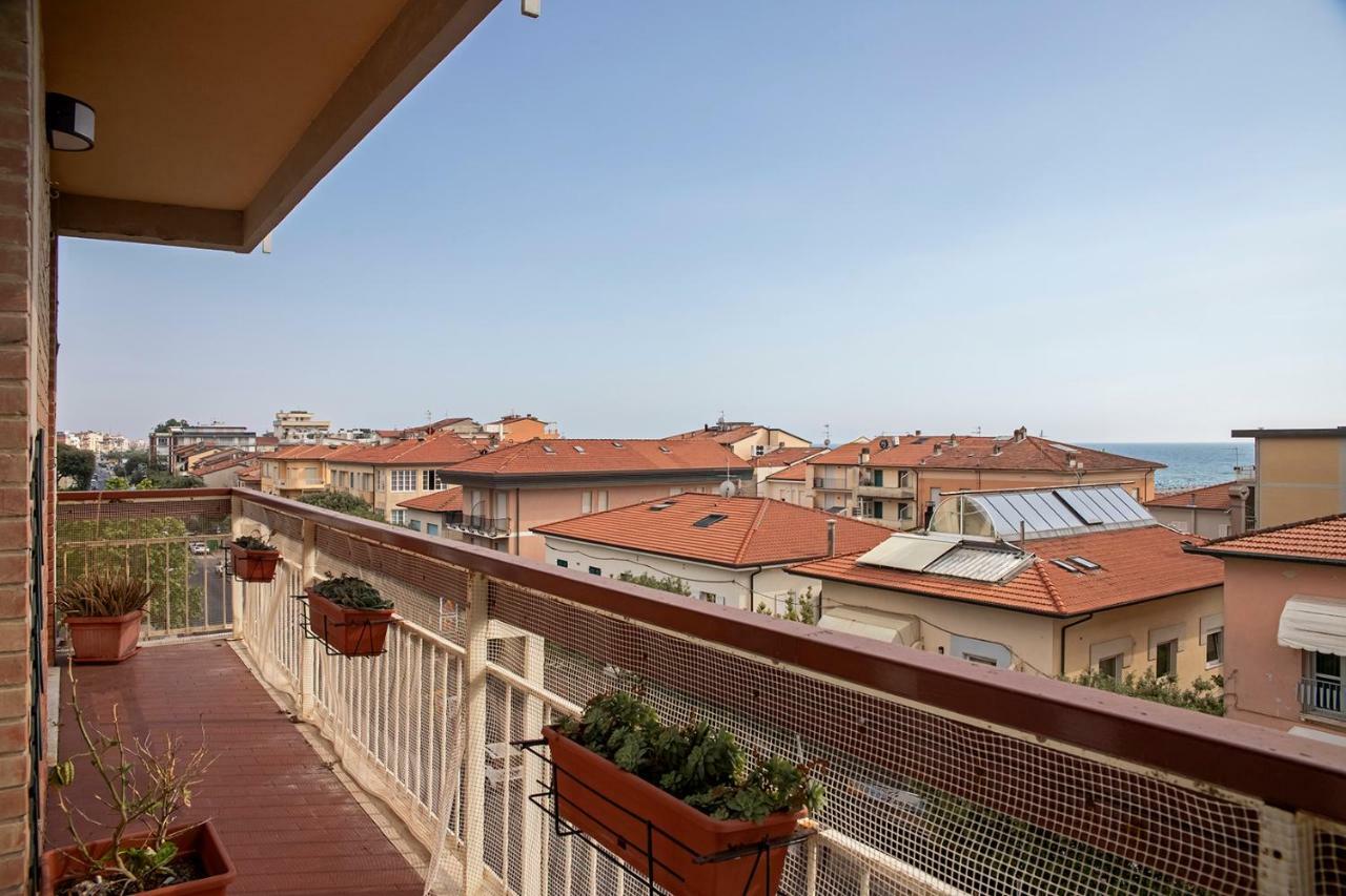 Appartamento Alex Vista Mare Lido di Camaiore Esterno foto